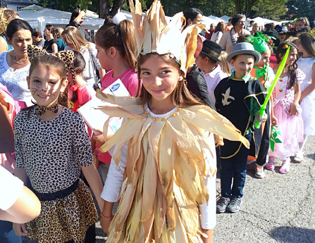 ФЕСТИВАЛ ЗИМНИЦЕ У КОЦЕЉЕВИ: Поред ајвара река људи (ФОТО)